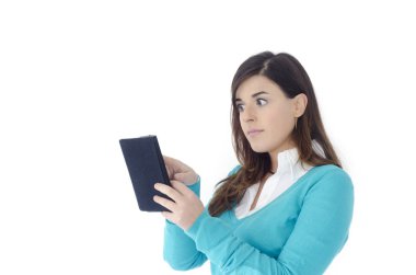 Sürpriz beyaz güzel kız izole tablet okuma 