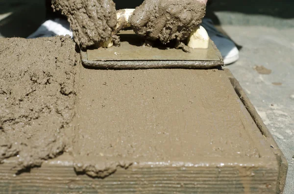 Handicrafts. Preparation of mud bricks in the plate — Stock Photo, Image