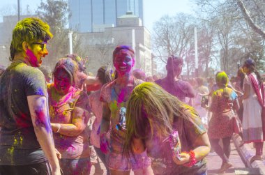 Londra, İngiltere - 16 Nisan: Tanımlanamayan genç renkli p