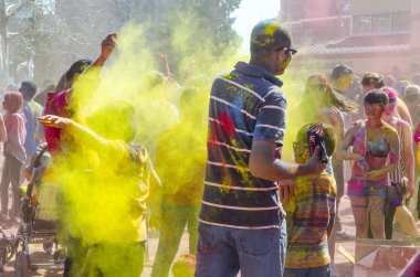 Londra, İngiltere - 16 Nisan: Tanımlanamayan genç renkli p