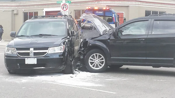London Ontario, Kanada - 03 Mayıs 2016: iki yok araç acc