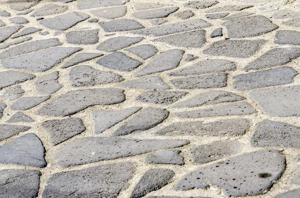 Floor of the ancient cobblestone with rocks of various sizes and — Stock Photo, Image