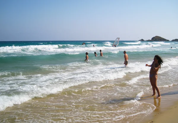 People in white beach with blue crystal sea in summertime at Chi — Stock Photo, Image