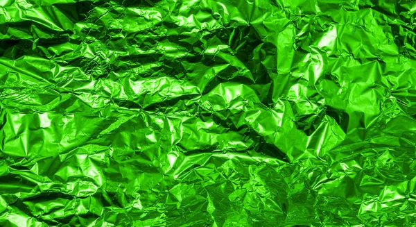 Zielony zmiętej folii tekstura tło wysoki skontrastowane — Zdjęcie stockowe