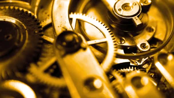 Mecanismo de reloj vintage de oro macro de trabajo — Vídeos de Stock