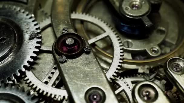 Oude vintage horloge mechanisme werken macro (lus video) Hdr gefilterd — Stockvideo