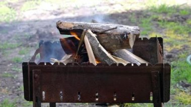 Ahşap metal mangal yakma