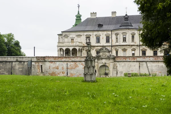 Régi kő gótikus palota király residence — Stock Fotó