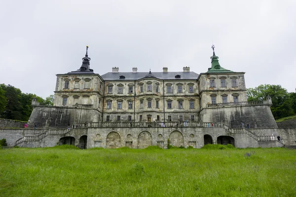 Antiguo castillo gótico de piedra palacio residencia rey — Foto de Stock