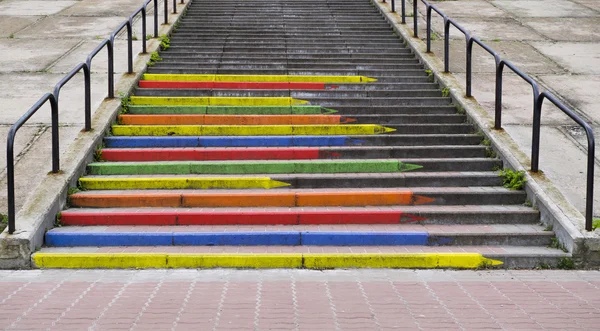 Scala a forma di matite di colori arcobaleno — Foto Stock