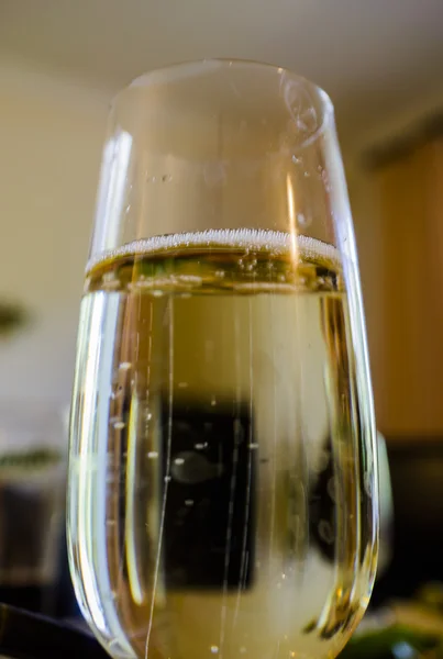 一杯香槟与气泡宏观摄影 — 图库照片