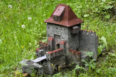 Çim Ortaçağ Kalesi