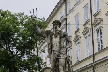 Heykel şehir merkezinde