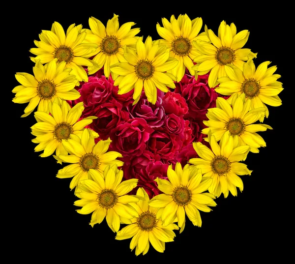 Hjärtat av gula blommor av dekorativa solrosor Helinthus och röda rosor inuti isolerade på svart — Stockfoto