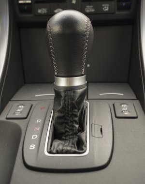 Siyah deri otomatik araba iletim