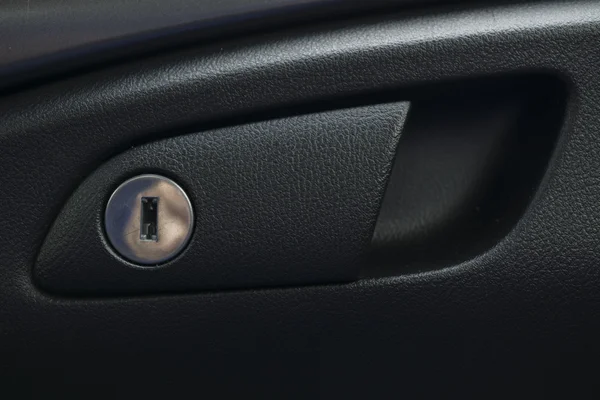 Manija negra de la puerta del interior del coche con cerradura —  Fotos de Stock