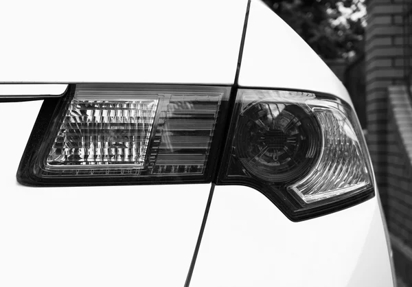 Zadní světla světlo bílé sportovní moderní auto černá a bílá — Stock fotografie