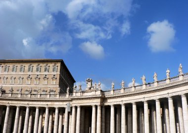 Yapı sütunları ve heykeller Vatikan, Roma, İtalya