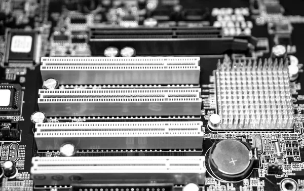 Placa-mãe do computador com efeito borrão macro preto e branco — Fotografia de Stock