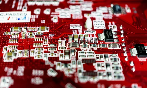 Placa-mãe de computador vermelho com efeito borrão macro — Fotografia de Stock