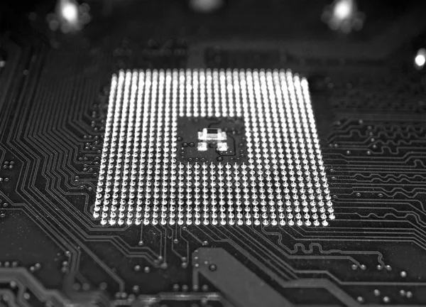 Számítógép alaplap és a processzor foglalat elmaszatol hatás makró fekete-fehér — Stock Fotó
