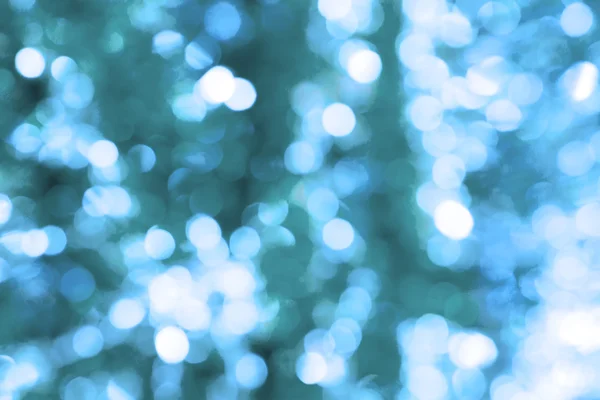 Fondo borroso abstracto de decoraciones brillantes del árbol de Navidad del cyan — Foto de Stock