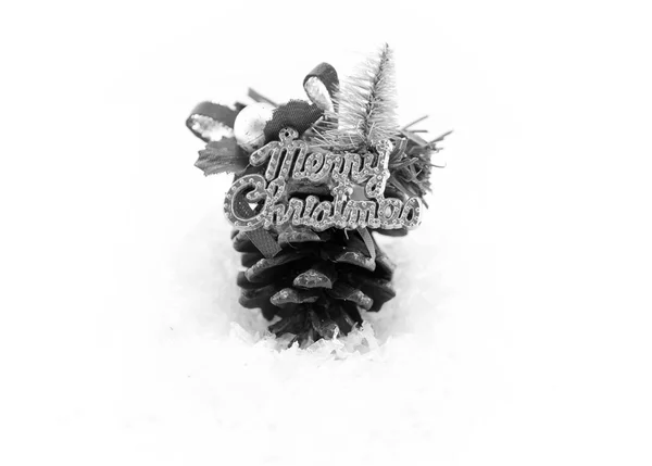 Feliz Navidad juguete hecho a mano en la nieve aislado en blanco y negro — Foto de Stock