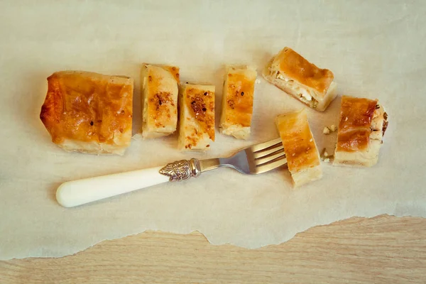 Torta Soffio Fatta Casa Con Formaggio Sul Tavolo — Foto Stock