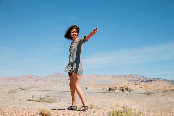 Жінка Пустелі Подорожі Пригоди — стокове фото