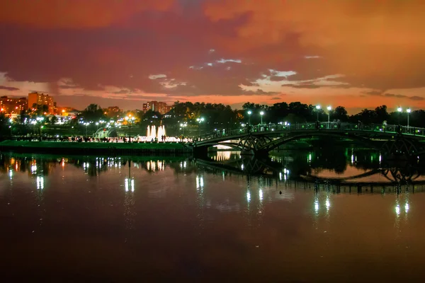 Elma ağacı çiçeği (Moskova Biryulevo içinde)