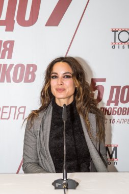 Berenice Marlohe, 5-7 film Tsum, Moskova, Rusya Federasyonu basın konferansında. 10.04.2015