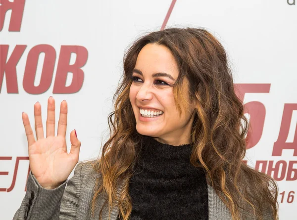 Berenice Marlohe, 5-7 film Tsum, Moskova, Rusya Federasyonu basın konferansında. 10.04.2015