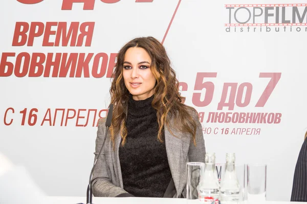 Berenice Marlohe, 5-7 film Tsum, Moskova, Rusya Federasyonu basın konferansında. 10.04.2015