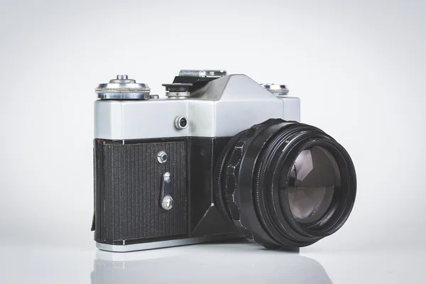 Retro aparat na białym tle — Zdjęcie stockowe