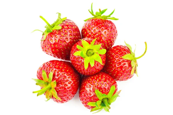 Grupo de fresas maduras y orgánicas aisladas sobre fondo blanco . — Foto de Stock