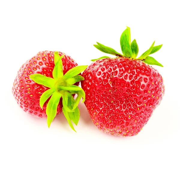 Deux fraises biologiques mûres isolées sur fond blanc . — Photo