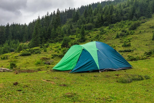 Karpat Dağları, yaz yolculuk, Ukrayna, Europe kamp çadırı.