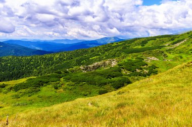 Pitoresk Karpat dağları manzara, yükseklikten görünümü, Chornogora sırt, Ukrayna.