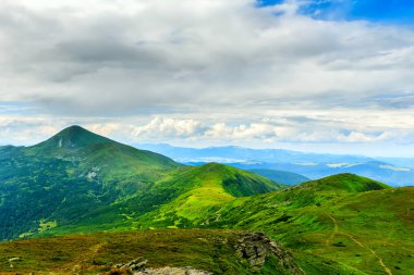 Pitoresk Karpat dağları manzara, yükseklikten görünümü, Chornogora sırt, Ukrayna.