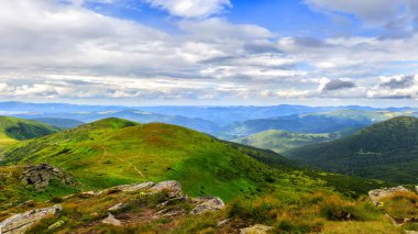 Pitoresk Karpat dağları manzara, Chornogora sırt, Ukrayna panorama görünümü.