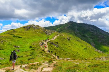 Hiking Karpat Dağları, doğa manzara, Chornogora sırtı, Ukrayna turist grup.