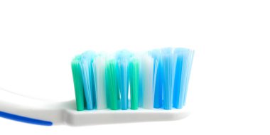 Diş fırçasının baş yakın görüntüsü, beyaz arkaplanda izole edilmiş, makro.