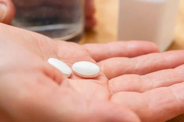 Pastillas Blancas Analgésico Antibiótico Para Tratamiento Palma Mano Mujer Mayor — Foto de Stock