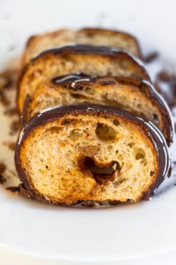 Şekerli çörek beyaz arka plan üzerinde izole