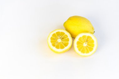 limon beyaz arkaplanda izole