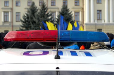 Mavi ve kırmızı polis arabası, Ukrayna sirenler yanıp sönen