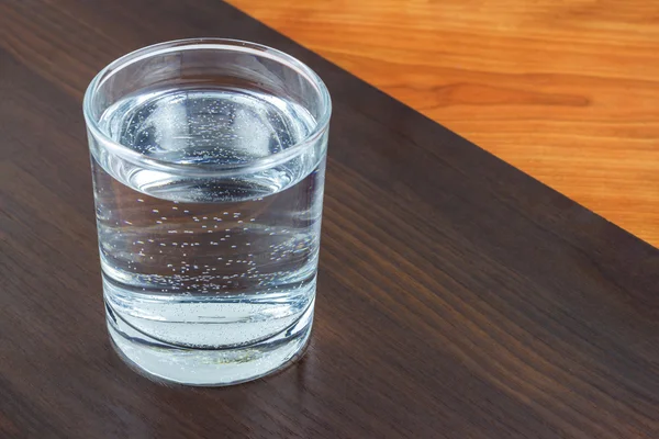 Bardak su metin için yer ahşap tablo