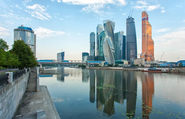 Moskva-city morgon sommaren 31 — Stockfoto