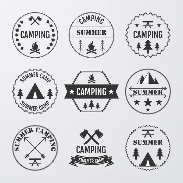 Vector ilustración conjunto de logotipos sobre el tema de camping — Vector de stock
