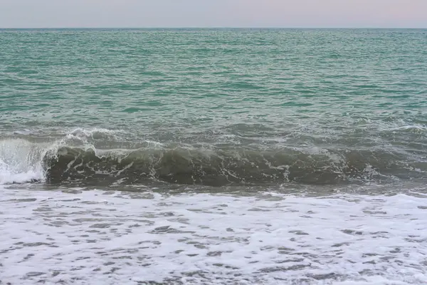 파도가 있는 대양이나 해 안 — 스톡 사진